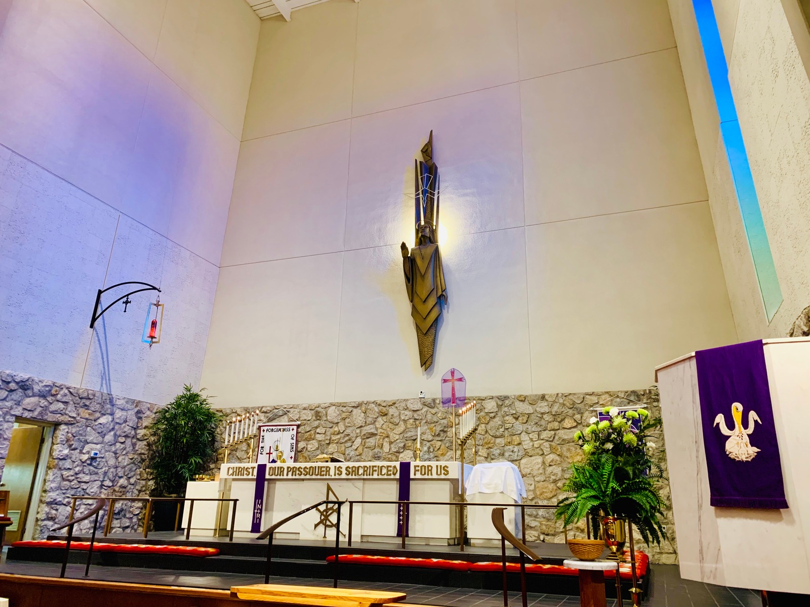 The sanctuary of Christ the Redeemer Lutheran Church